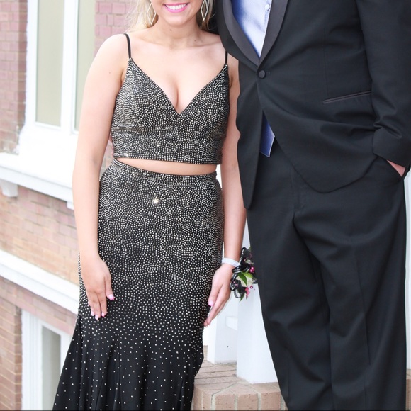 PROM!! A 2022 Fit and Flare, Stone Embellished Two Piece Dress by Alyce, size 8 - Picture 3 of 6